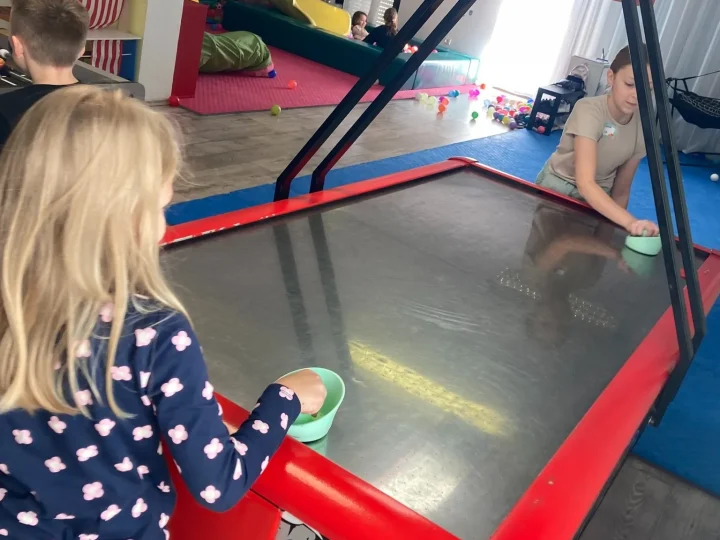 air hockey